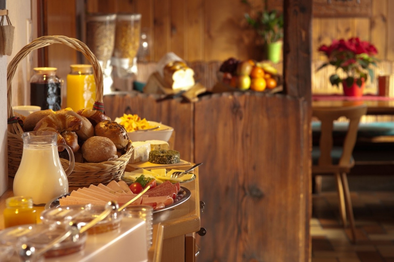 brasserie-SIX FOURS LES PLAGES-min_breakfast_buffet_food_restaurant_meal_hotel_plate_fresh-718745